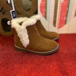 ⭐️GAP toddler size 7 ankle boot⭐️
